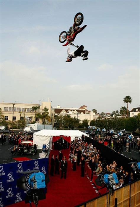 Motorcycle Stunts Compilation 的图像结果