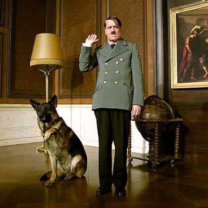 德国首部希特勒喜剧片：“元首”尿床又吸毒_影音娱乐_新浪网