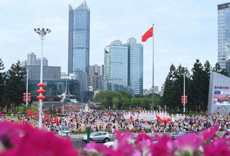 Photos Chine : cérémonie de lever du drapeau national à travers le pays ...