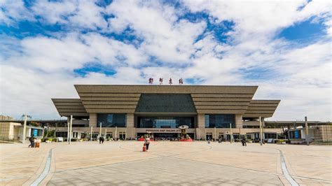 郑州东站面积41万平方米，16台32线，是中国特大型铁路枢纽站_腾讯新闻