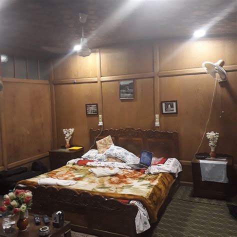 CROWN OF INDIA GROUP OF HOUSEBOATS (Srinagar, Kashmir) - Lodge Reviews ...