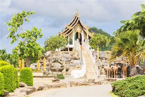 Thai temple in nong nooch tropical garden hi-res stock photography and ...