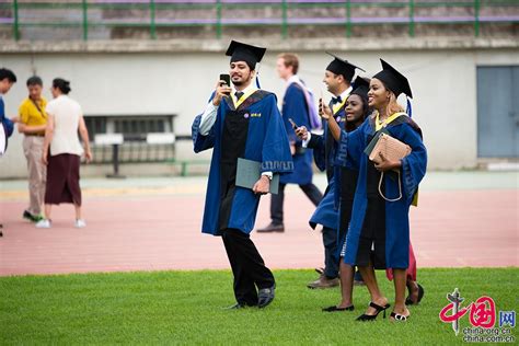 新闻传播学院15级毕业生拍摄毕业照