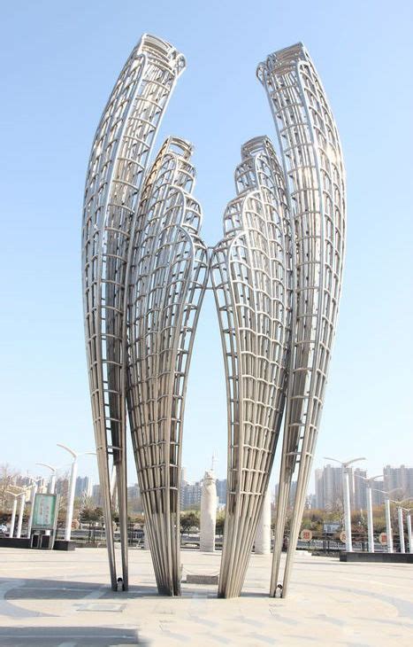 不锈钢创意城市雕塑-宏通雕塑