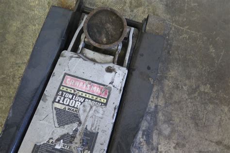 Craftsman Professional 4 Ton Low Profile Floor Jack - Oahu Auctions