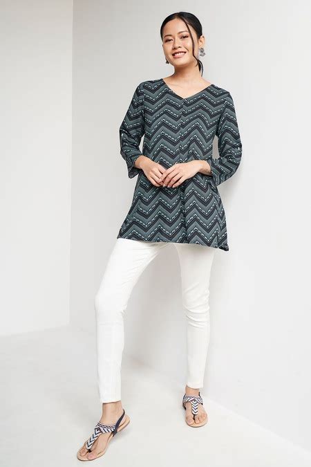 Black Printed Casual Three-Quarter Sleeves V-Neck Women Regular Fit ...