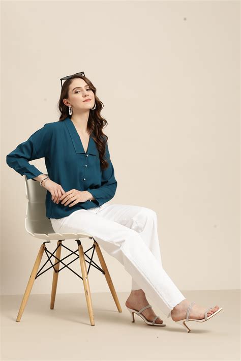 Teal loop button top – Qurvii