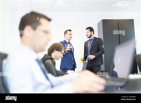 Modern Business People 的图像结果