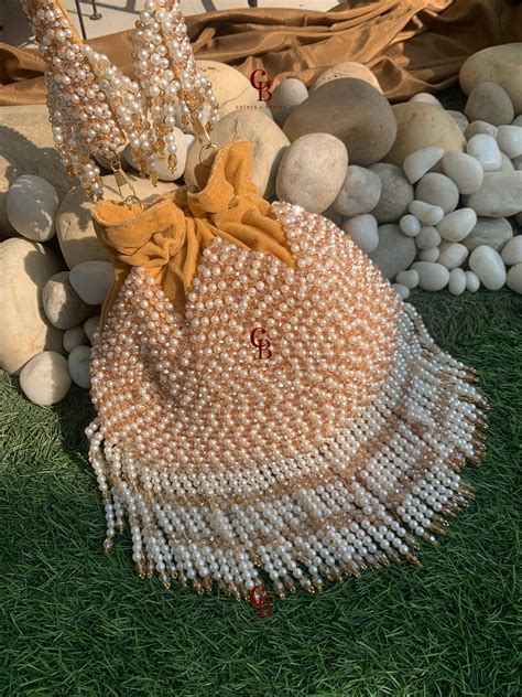 Mahnoor Potli – colorsandbraids