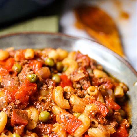 https://i0.wp.com/lisasdinnertimedish.com/wp-content/uploads/2015/02/Old-Fashioned-Goulash-6757.jpg?resize=600%2C900&ssl=1