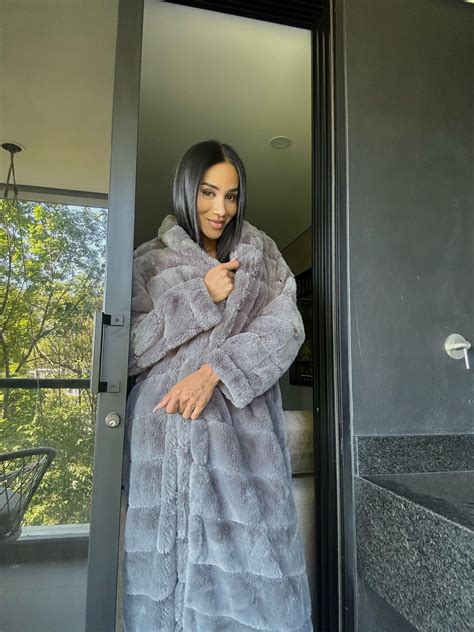 Laura Saenz : r/tssurprise