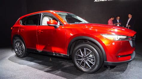 2017 Mazda CX-5 debuts with new look, promised diesel