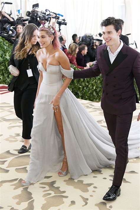 Hailey Baldwin y Shawn Mendes confirman su relación en la MET Gala 2018 ...