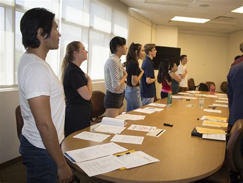 Committee Pledge 的图像结果