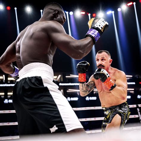 First Boxing Match 的图像结果