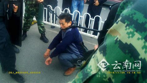 北京男子在马连道家乐福持刀砍伤4人被抓获(图)-搜狐新闻