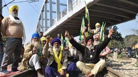 Farmers’ 'Bharat Bandh' paralyzes major Indian roads, talks with centre ...