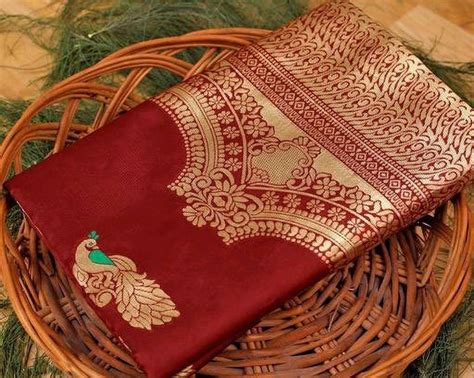 Buy Sati Savitri Saree Woven Banarasi Silk Blend Red Sarees Online ...