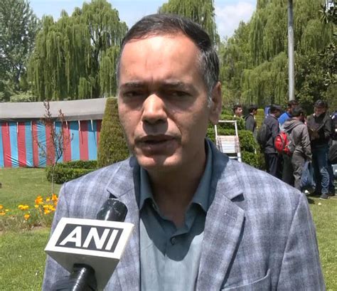 Youth services department hosts spring art festival in Kashmir