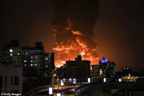 Historian reveals the three signs that a world war has already begun