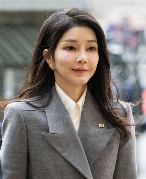美容ジャーナリスト・齋藤薫｜美しすぎる韓国のファーストレディ【キム・ゴンヒ】夫人は、まさに「傾国の美女」！ | Precious.jp（プレシャス）