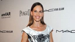 Hilary Swank in Marc Jacobs Resort 2013 | Vogue India