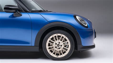 2025 Mini Cooper four-door makes more room for the people in the back - Autoblog