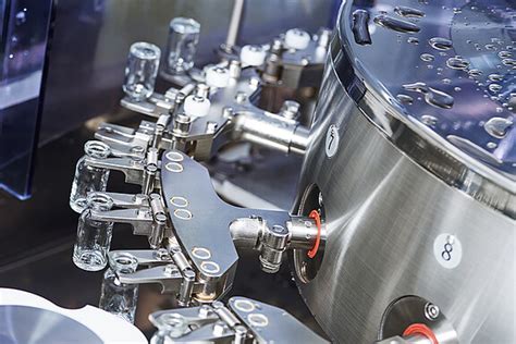 More efficiency in the glass industry with sensors | Micro-Epsilon
