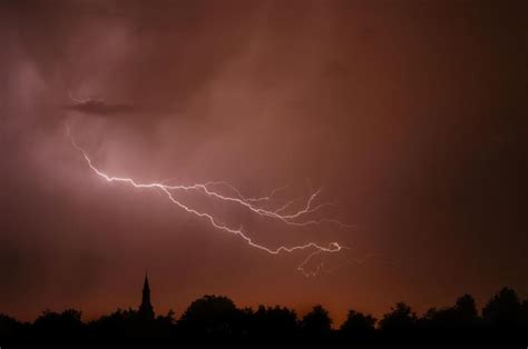 Thunder Lightning Rain Weather 的图像结果