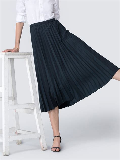Buy Black Pleated Flared Midi Skirt Online | FableStreet