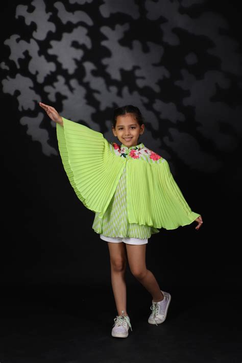 Totiya Lime Pleated Ggt Cape with Lehariya Inner