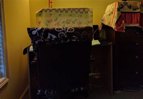 Computer Shop Table Setup 的图像结果