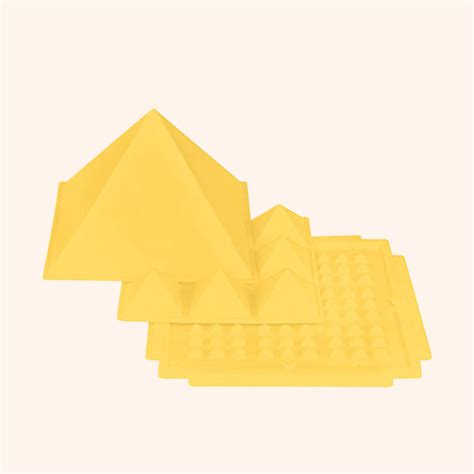 YELLOW 3 LAYER PLASTIC PYRAMID – vastuvardan