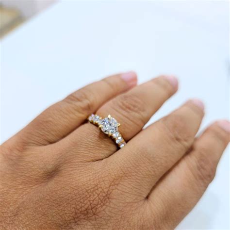 Buy 1.61 CT Veloura Halo Moissanite & Lab Diamond Ring | Vai Ra
