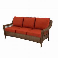 coussin orange et marron hton bay canap 201 marron avec orange coussin orange et marron hton bay canap 201 marron avec orange