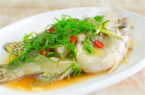 正宗酸菜鱼的做法，掌握这个技巧，鱼片滑嫩无腥味，酸菜清脆爽口 - 知乎
