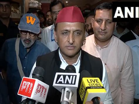 Akhilesh Yadav slams BJP over VP farewell; questions EC's voter list move