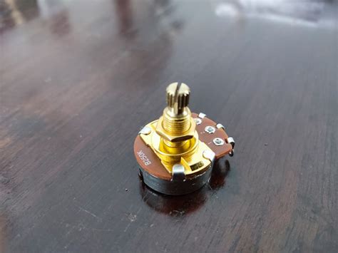 Potentiometer B250K Full Size - 18mm Split Shaft - Moku Custom Guitars