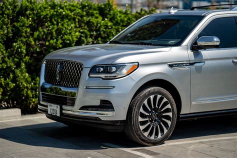 Rent Lincoln Navigator Silver in Dubai - SUV - Octane Car Rental Dubai