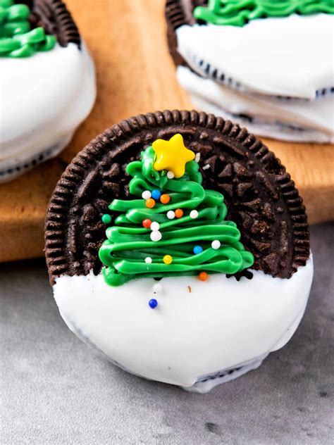 Christmas Oreos - A Festive and Fun Holiday Treat - Southern Kissed