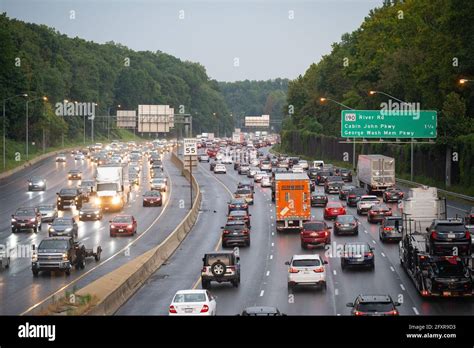 Rush hour traffic on the Washington DC Capitol Beltway near Bethesda ...
