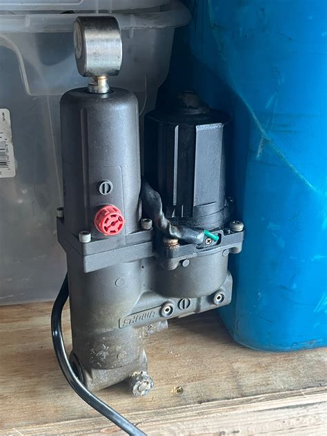 DF 40 hp SUZUKI 48000-87J30 PTT power trim assy 2009 (2005-2010) Four ...