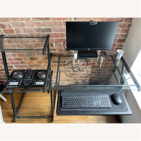 Small Glass Computer Desk 的图像结果