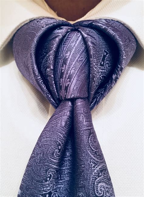 Tie knot alternative to the Eldredge and Trinity knot The Vidalia knot ...