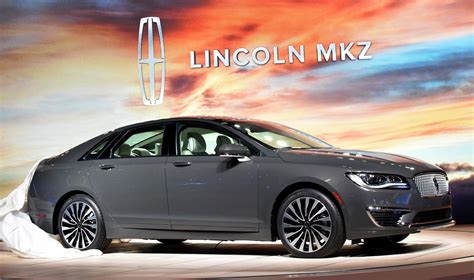 2018 Lincoln MKZ Image. Photo 6 of 10