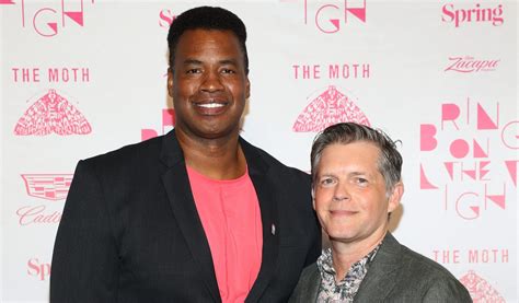 Le premier joueur de la NBA gay Jason Collins épouse un partenaire de ...