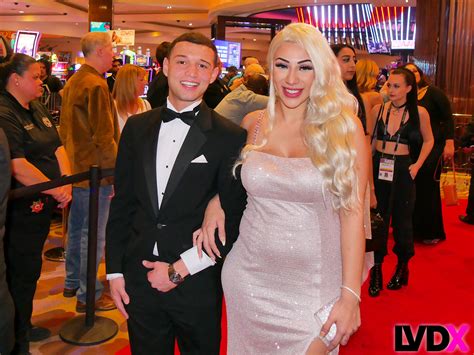 51 Johnny-The-Kid-&-Valentina-JEwels – La Voix du X