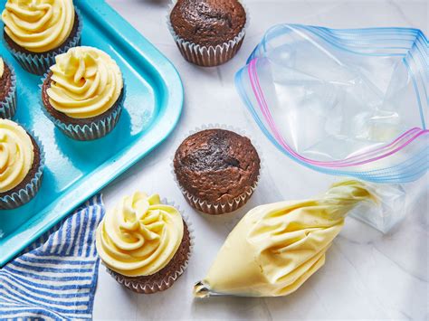How Do You Put A Piping Tip In A Piping Bag at Ellen Baeza blog