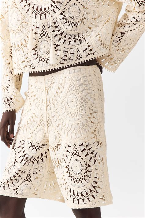 Women's Cream Crochet-look bermuda shorts | H&M IN