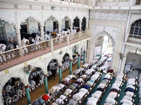 Eid namaz held at over 30,000 locations, none on roads; UP sets example ...